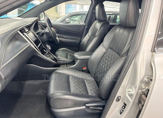 Toyota Harrier 2.0 2019 Silver