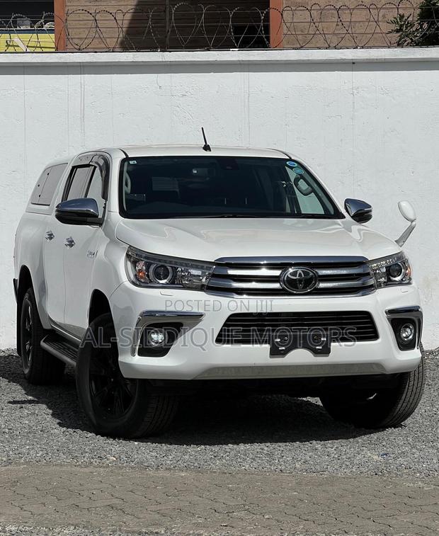 Toyota Hilux Revo Double Cab Deisel 2.4 AWD 2018 White