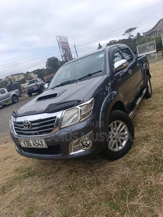Toyota Hilux 2014 Gray