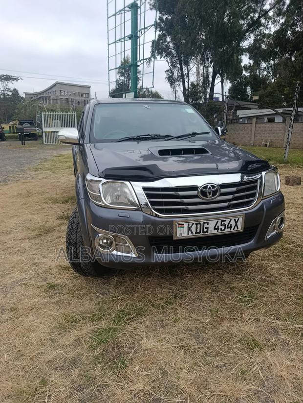 Toyota Hilux 2014 Gray