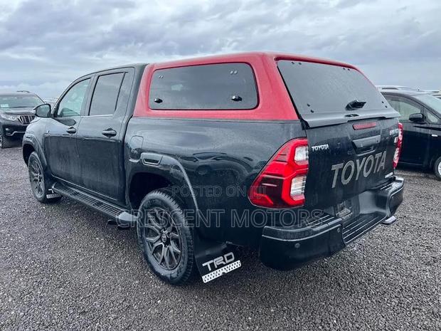 Toyota Hilux 2022 Black