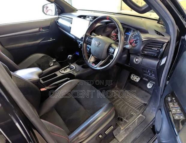 Toyota Hilux 2022 Black