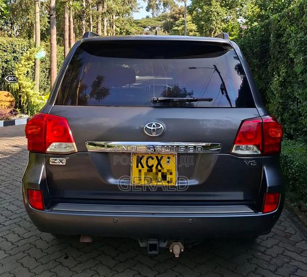 Toyota Land Cruiser 2012 Gray