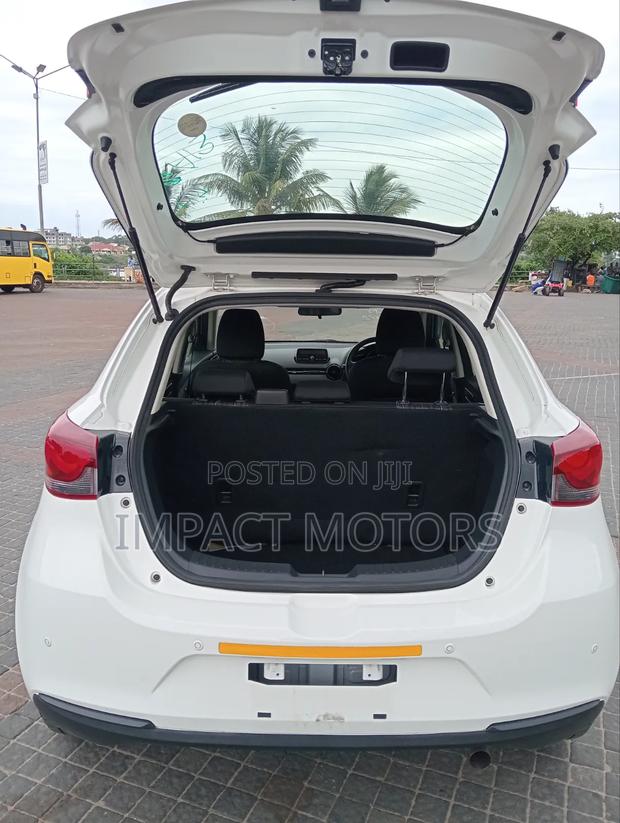 Mazda 2 2019 White
