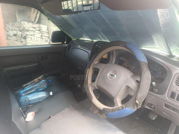 Nissan Hardbody 2012 Blue