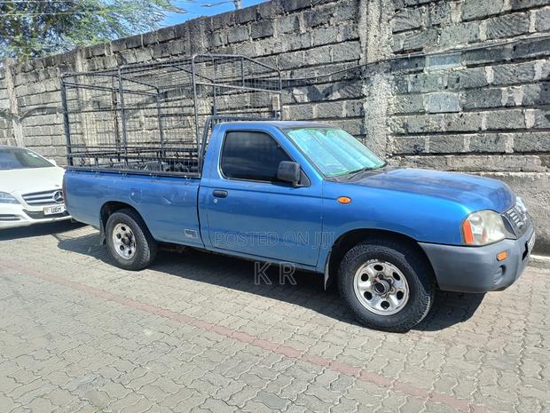 Nissan Hardbody 2012 Blue