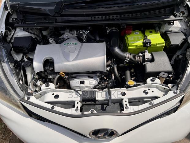 Toyota Vitz 1.3 FWD 5dr 2014 White