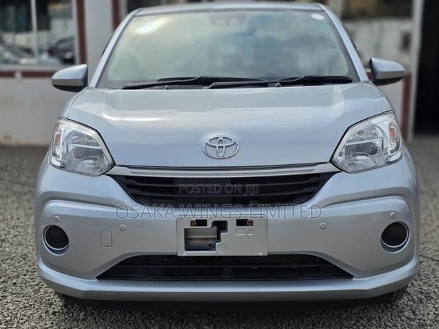 Toyota Passo 2019 Silver