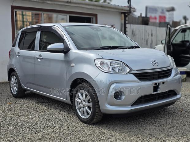 Toyota Passo 2019 Silver
