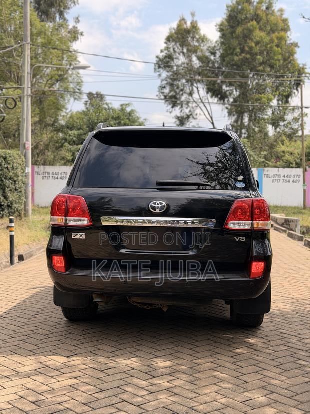 Toyota Land Cruiser Prado 2011 Black