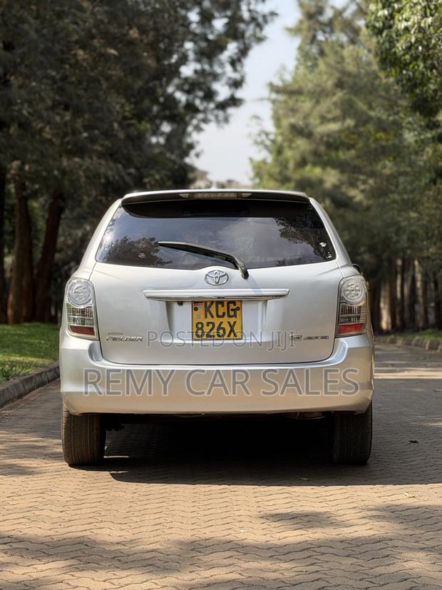 Toyota Corolla Fielder 2010 Silver
