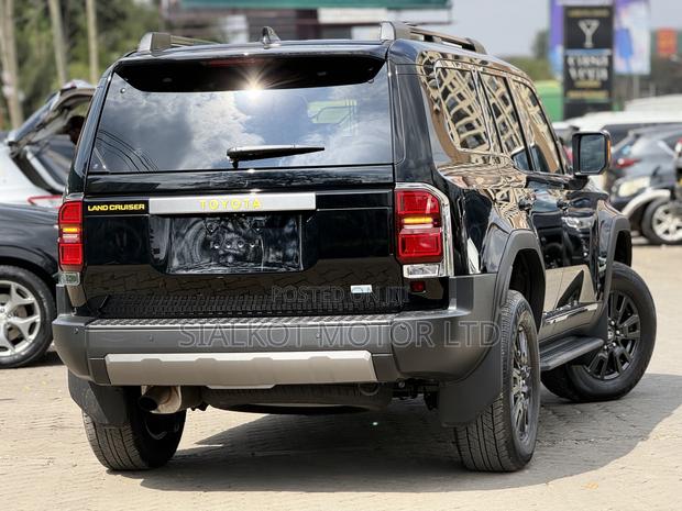Toyota Land Cruiser Prado 2.7 2024 Black