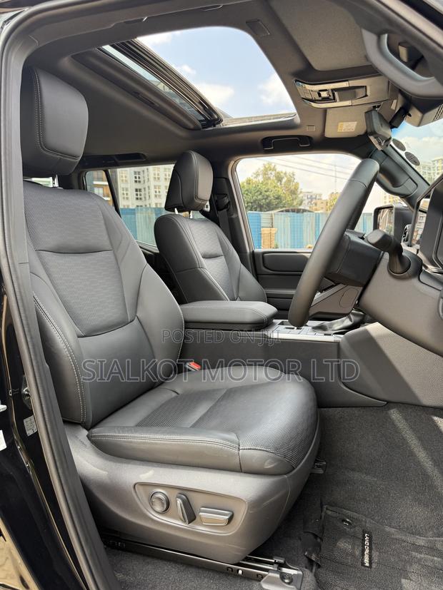 Toyota Land Cruiser Prado 2.7 2024 Black