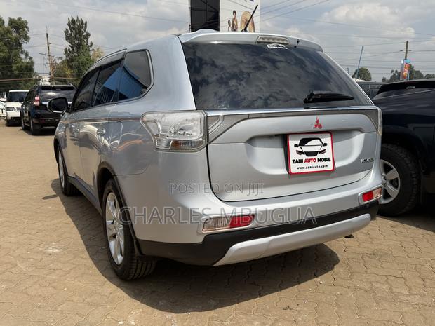Mitsubishi Outlander 2015 Silver