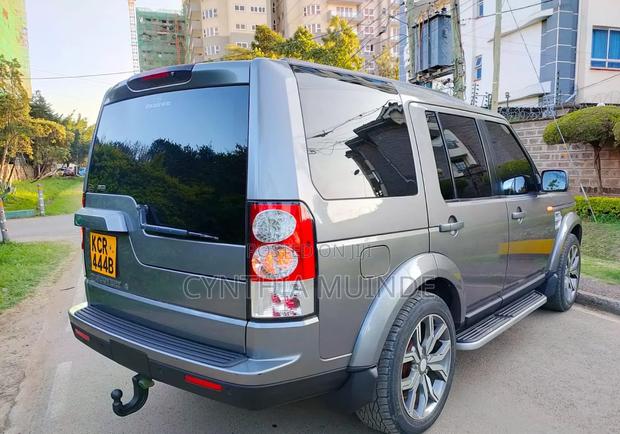 Land Rover Discovery 2011 Gray