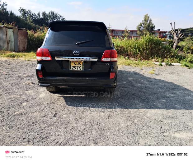 Toyota Land Cruiser 2016 Black