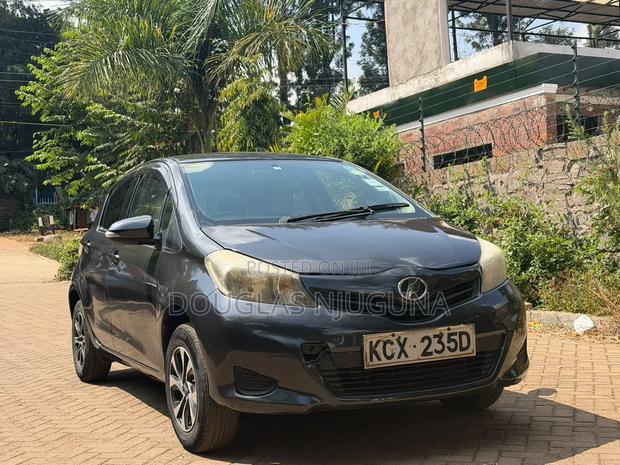 Toyota Vitz 2012 Black