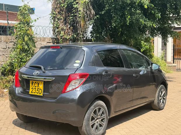 Toyota Vitz 2012 Black