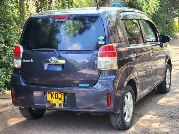 Toyota Spade 2015 Purple