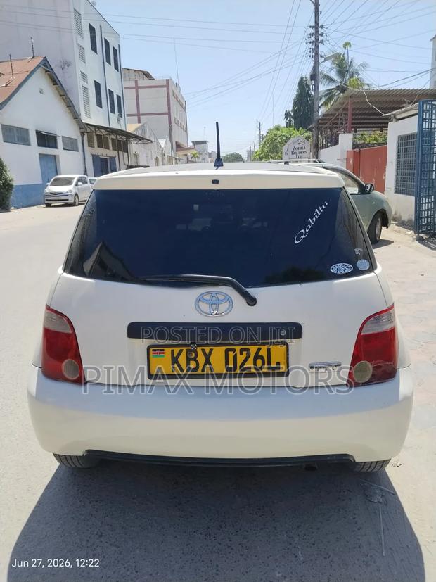 Toyota IST 2004 White