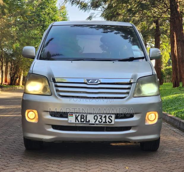 Toyota Noah 2003 Silver