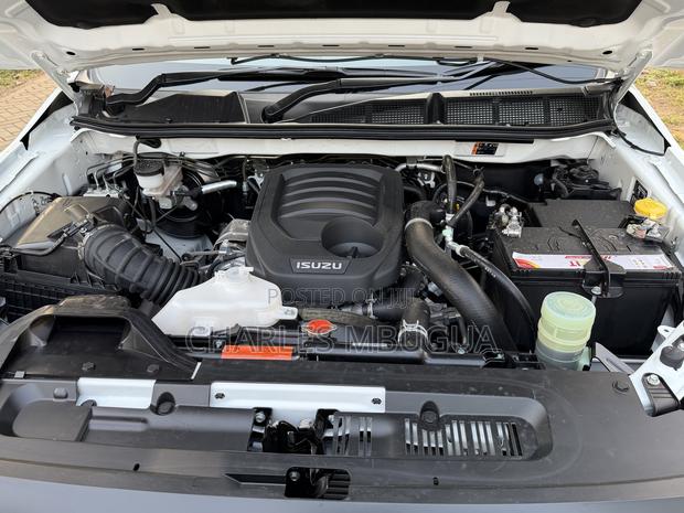 New Isuzu D-MAX 2025 White