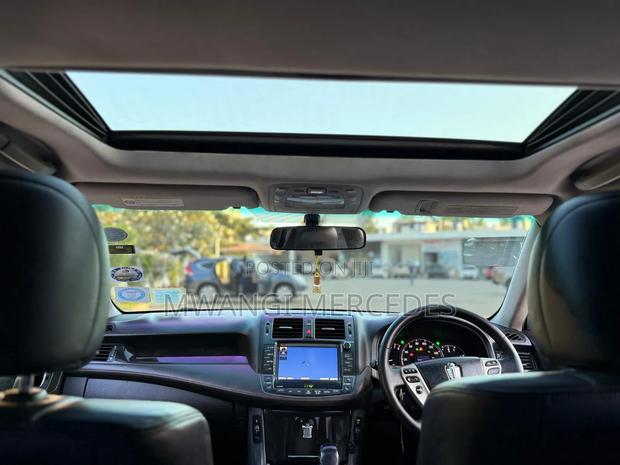 Toyota Crown 2012 White