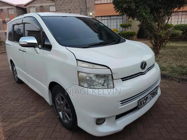 Toyota Noah 2010 White