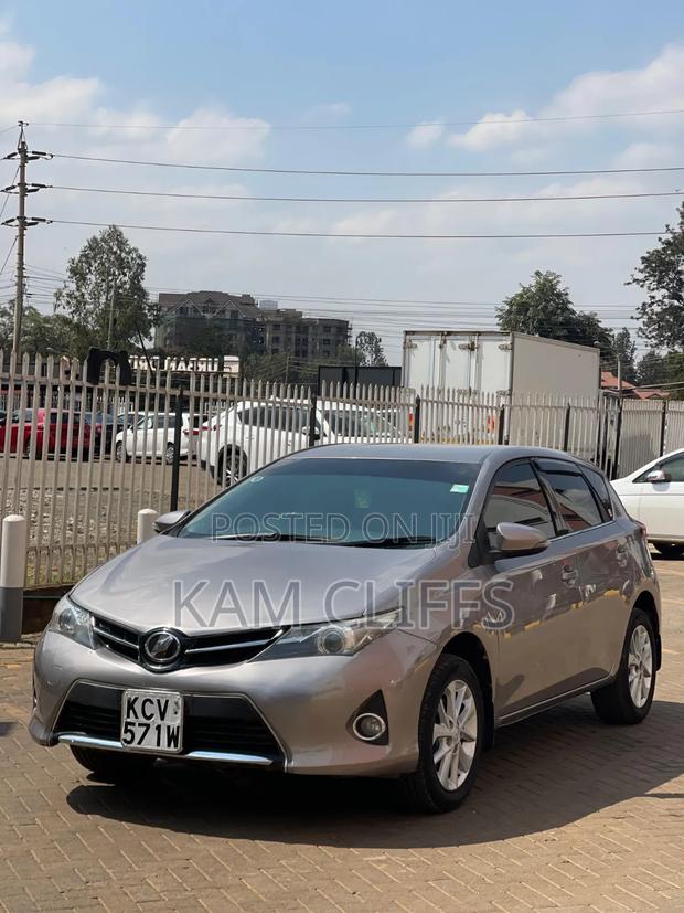 Toyota Auris 2013 Gray