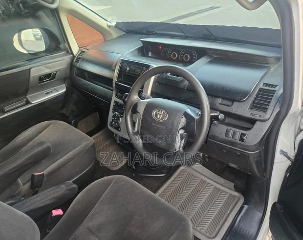 Toyota Voxy 2009 White
