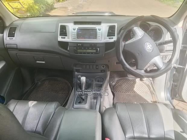 Toyota Hilux 2012 Black