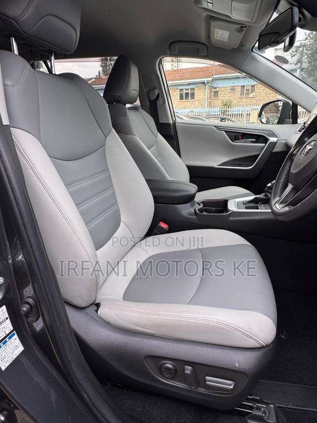 Toyota RAV4 LE AWD 2020 Gray