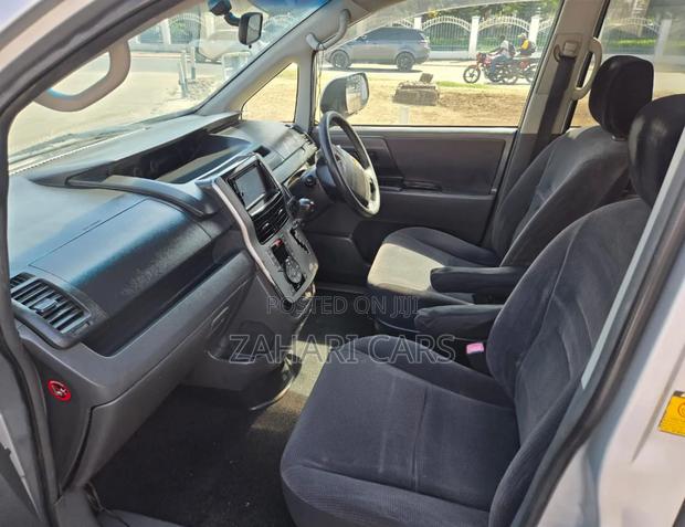 Toyota Noah 2013 Silver