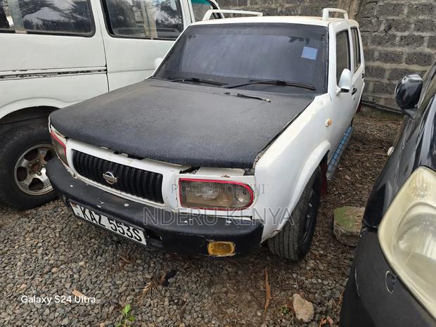 Nissan Rasheen 2000 White
