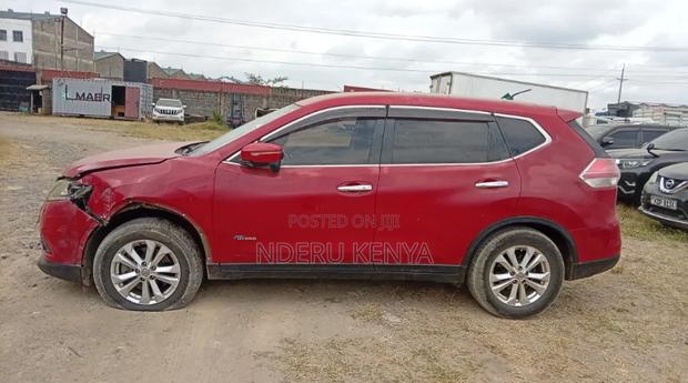 Nissan X-Trail 2.0 Hybrid FWD 2015 Red