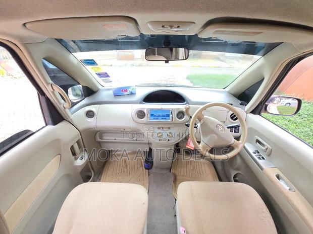 Toyota Porte 1.3 FWD 2009 Gold