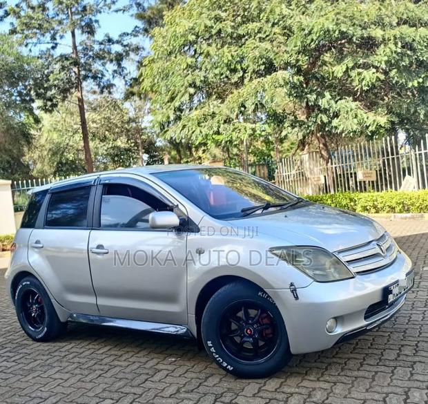 Toyota IST 2005 Silver