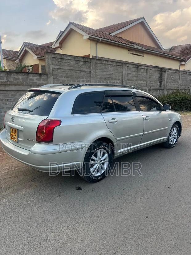 Toyota Avensis 2004 Silver