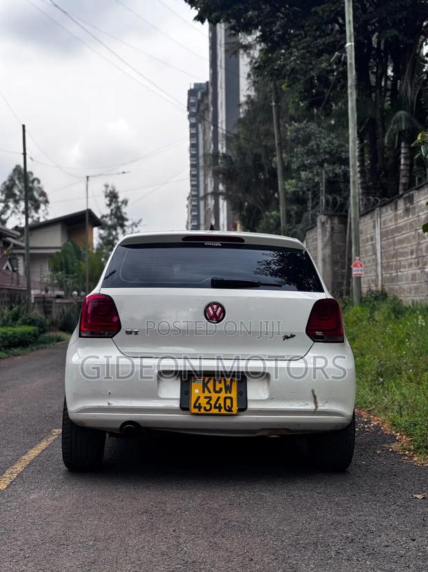 Volkswagen Polo 2012 White
