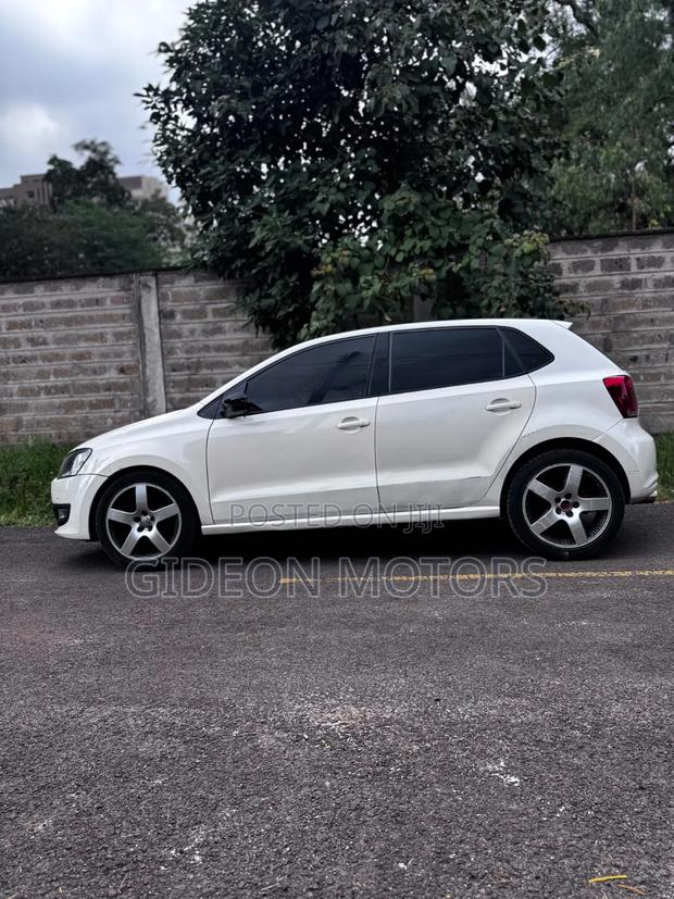 Volkswagen Polo 2012 White