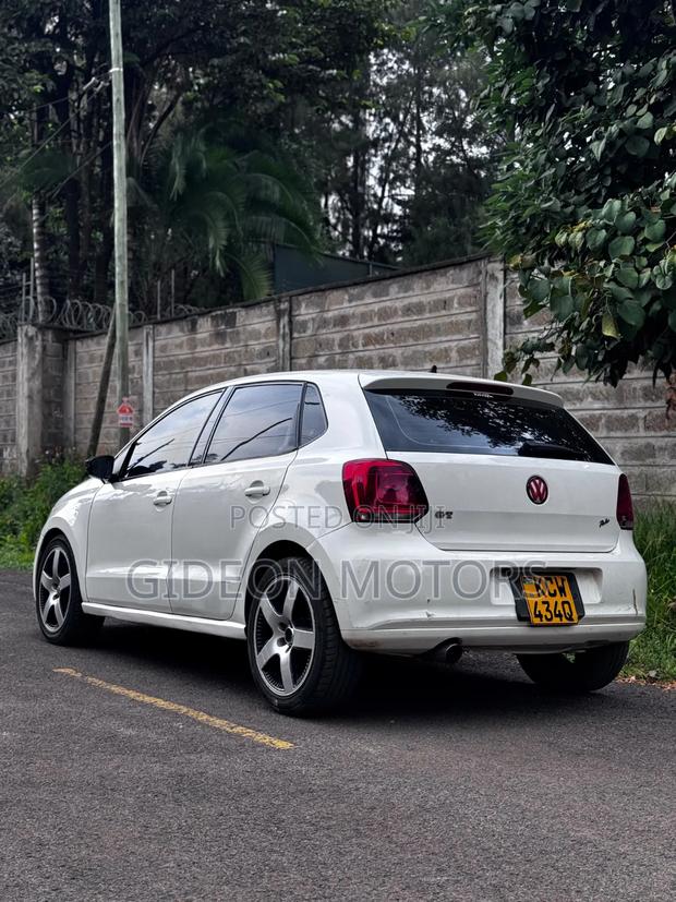Volkswagen Polo 2012 White