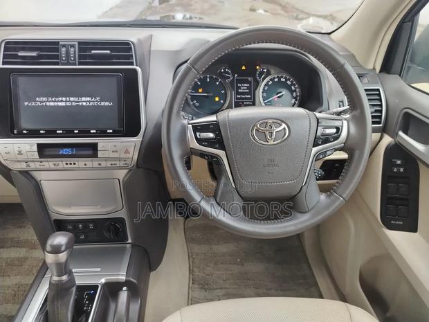 Toyota Land Cruiser Prado 2.8 2022 Gold