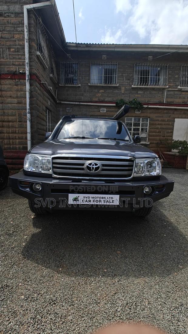 Toyota Land Cruiser 2005 Gray