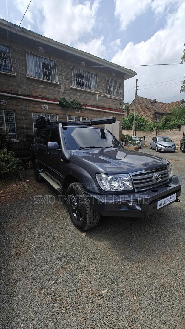 Toyota Land Cruiser 2005 Gray