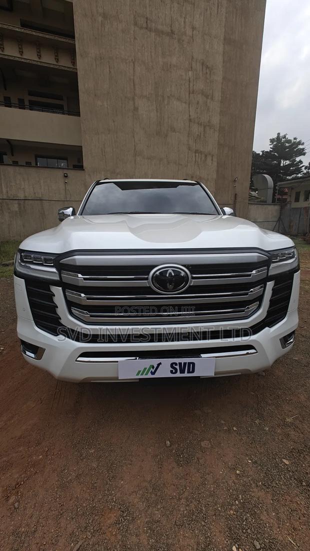 Toyota Land Cruiser 2023 White