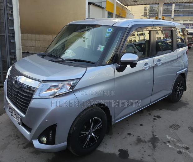 Toyota Roomy 2020 Silver
