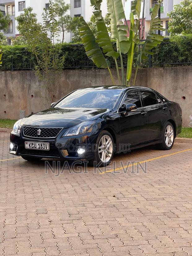 Toyota Crown 2012 Black
