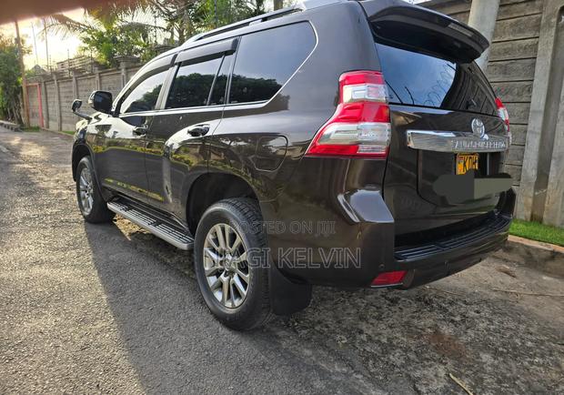 Toyota Land Cruiser Prado 2.8 2017 Brown