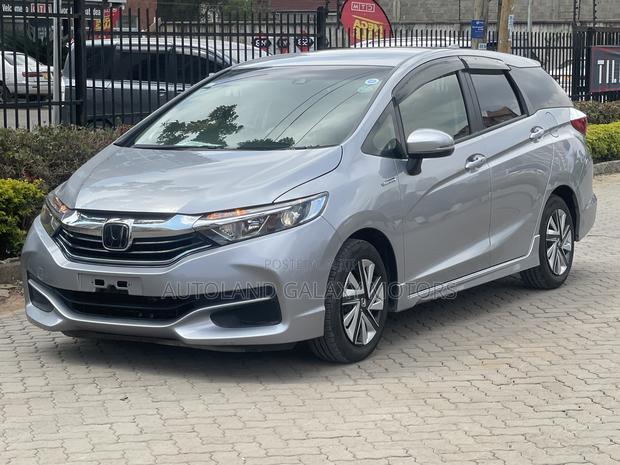 Honda Fit Shuttle 2019 Silver