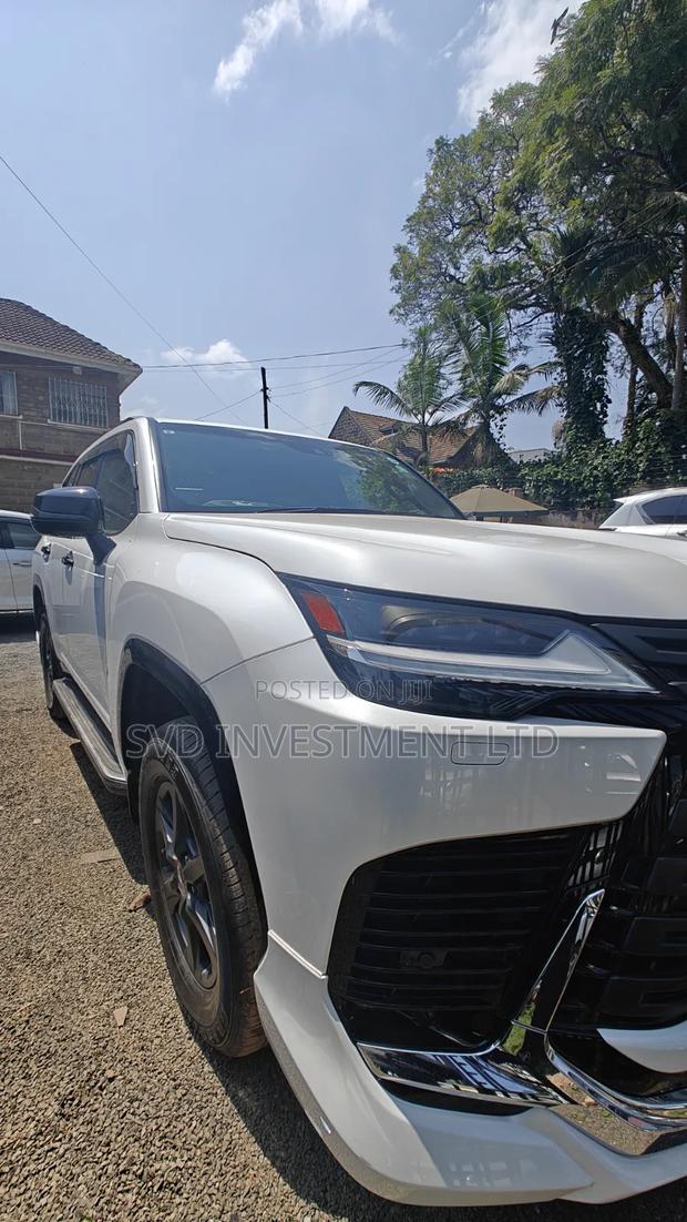 Lexus LX 2022 White